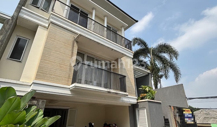 Rumah 3 Lantai Dalam Cluster Di Pejaten Barta 1