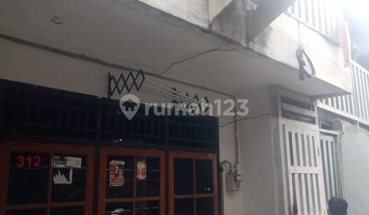 Rumah 2 Lantai Lokasi Strategis Kramat Jaya