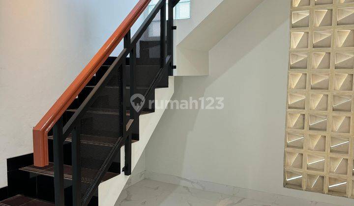 Rumah Minimalis Modern 2 Lantai di Pondok Kelapa 2