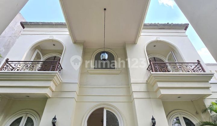 Luxurious Spacious House in Strategic Kemang Area 2