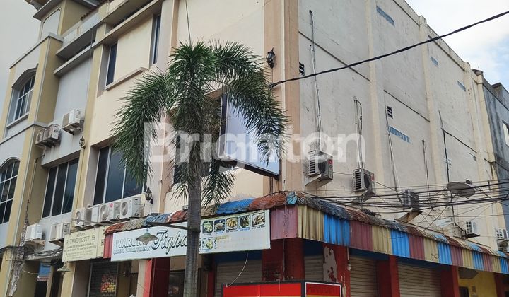 Cheap Shop House. Lively. Seraya Mas. Next to Harapan Bunda Hospital. Nagoya.