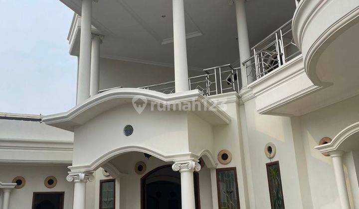 Dijual rumah mewah dan kokoh pinggir jalan  2