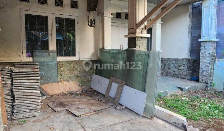 Dijual Rumah Strategis Dekat Mall Pakuwon 1