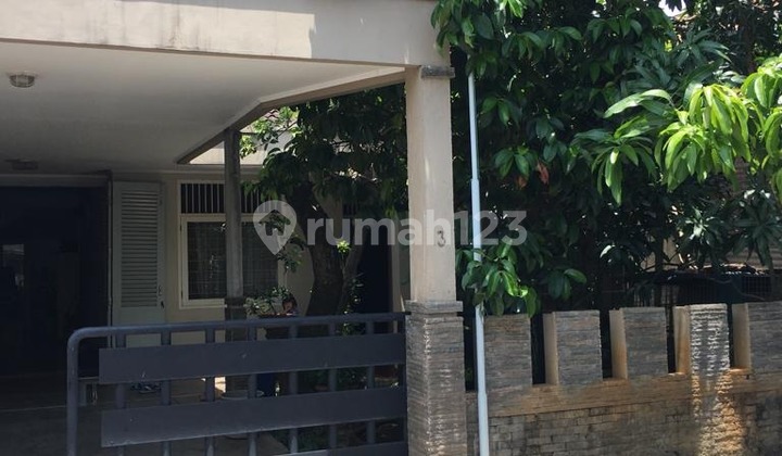 Here's the English translation: **For Sale: Nice and Ready-to-Occupy House in Banyumanik** 1
