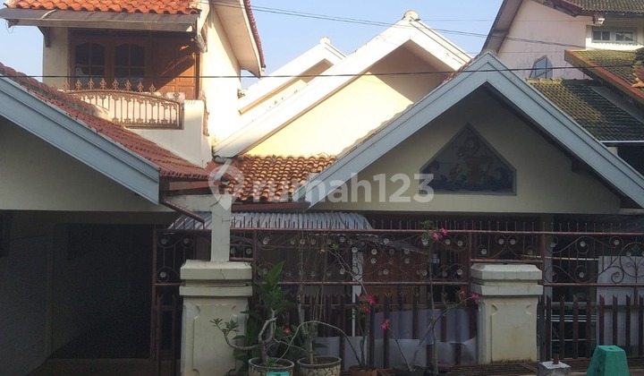 Rumah Bagus Stratgeis Siap Pakai di Jalan Tengger 1