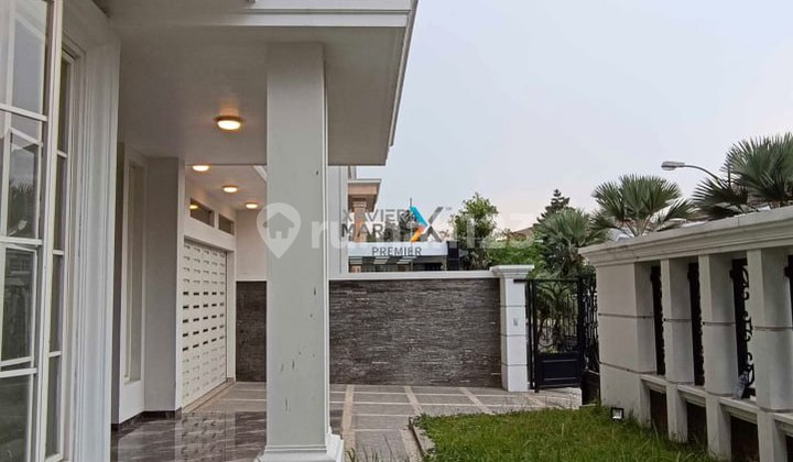 New American Style House Fresh on Boulevard Araya Golf Malang 2