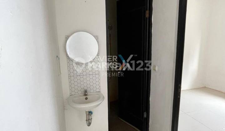 Minimalist House in Green Hills Estate Housing Complex, Ciputat, South Tangerang City 2