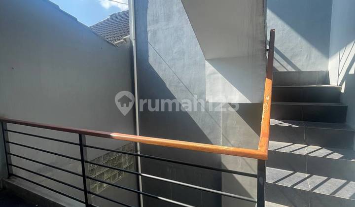 New Fully Furnished House Ready to Live in the Front Block of Pondok Blimbing Indah Araya Malang 2