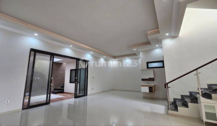 Rumah Baru Impian Dan Desain Modern Di Araya Golf, Malang(DN1196) 2