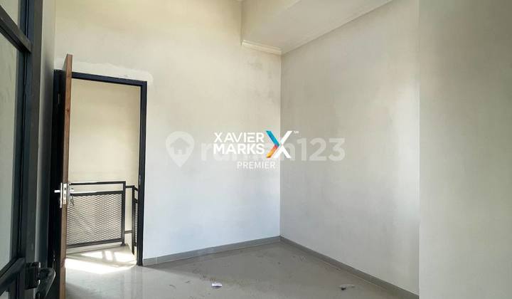 Rumah Modern Minimalis Ala Villa Green Amalia Junrejo Batu 2