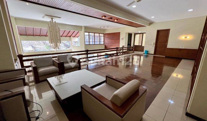 Premium Location House on Gresik Street, Klojen, Malang City Premium Location House on Gresik Street, Klojen, Malang City