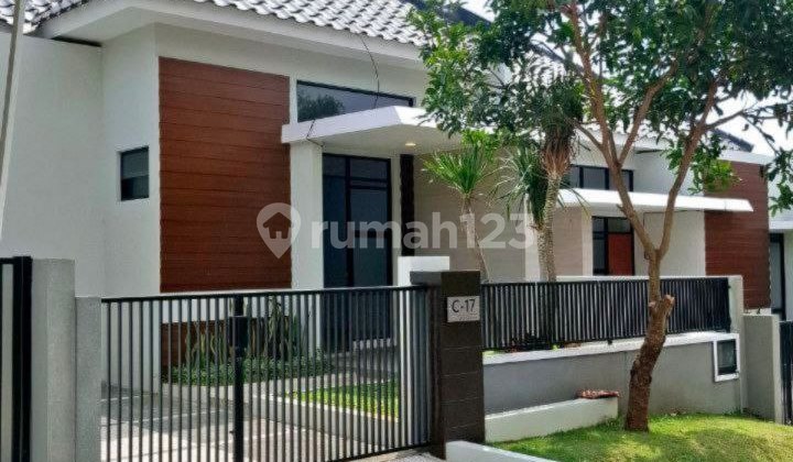 Modern House One Step to Sawojajar Toll Exit Kedungkandang Malang Modern House One Step to Sawojajar Toll Exit Kedungkandang Malang