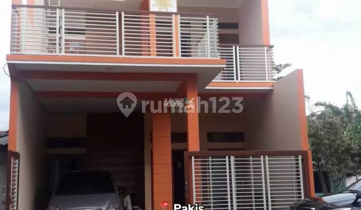 Rumah Sangat Terawat 2 Lantai Siap Huni di Pakis Kabupaten Malang