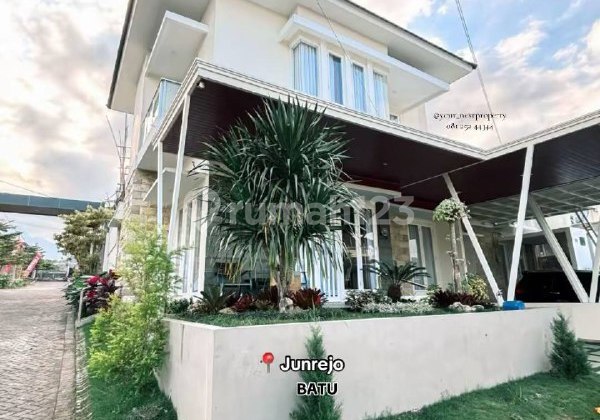 Rumah Villa Full Furnish With Private Pool di Junrejo Kota Batu