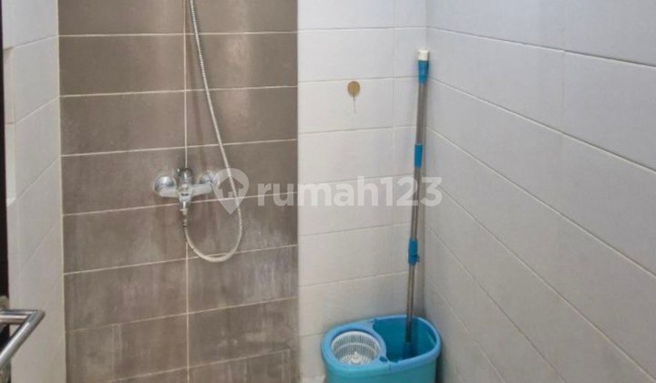 Ready-to-Occupy House in the Front Block of Greenland, Tidar Malang 2