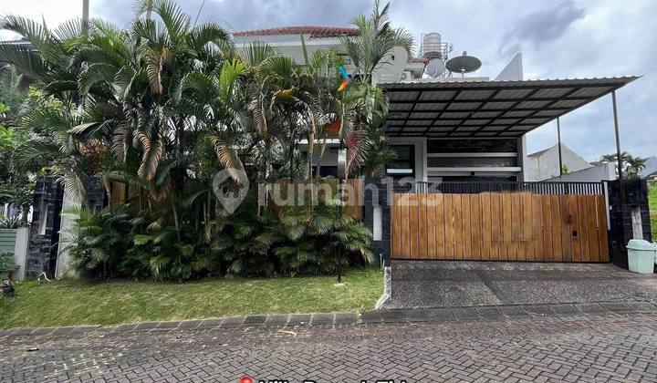 Rumah Tropis Modern Mewah di Jalan Kembar Villa Puncak Tidar Malang ‎