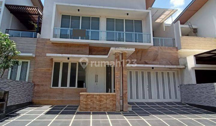 Rumah 2 Lantai Gaya Modern Di Ijen Nirwana, Klojen Malang Dn1259  1