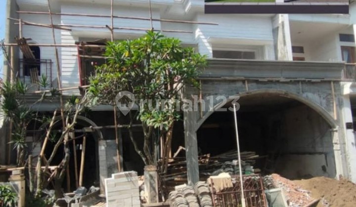 Rumah Gaya American Classic Di Permata Jingga Lowokwaru Malang  1