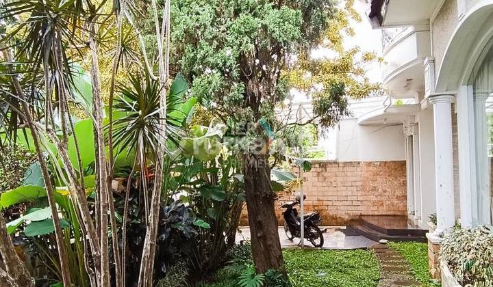 Well-Maintained Hook House on Pulau-Pulau Street, Klojen District, Malang Municipality 2