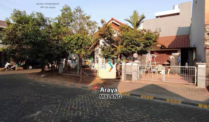 House Position Hook and Well-Maintained in the Elite Araya Housing, Blimbing Malang