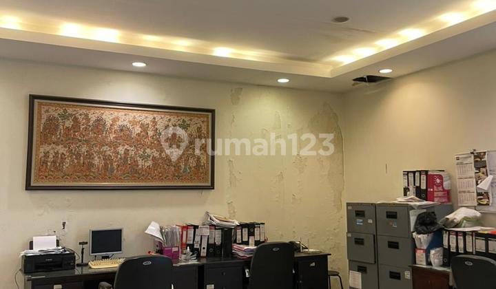 ‼️JUAL CEPAT‼️ Rumah Istimewa Nol Jalan Raya Semi Furnished Siap Huni Lokasi Karah Jambangan Surabaya Selatan 2