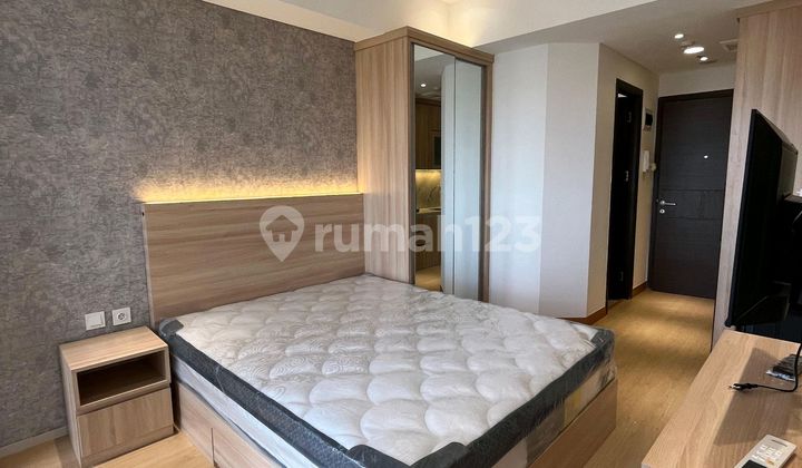 Ready-to-Live Apartment Free Full Furnishing One Step to Binus Alam Sutera