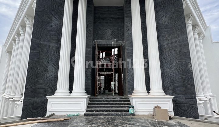 Rumah 3 Lantai di Pondok Indah, Jakarta Selatan