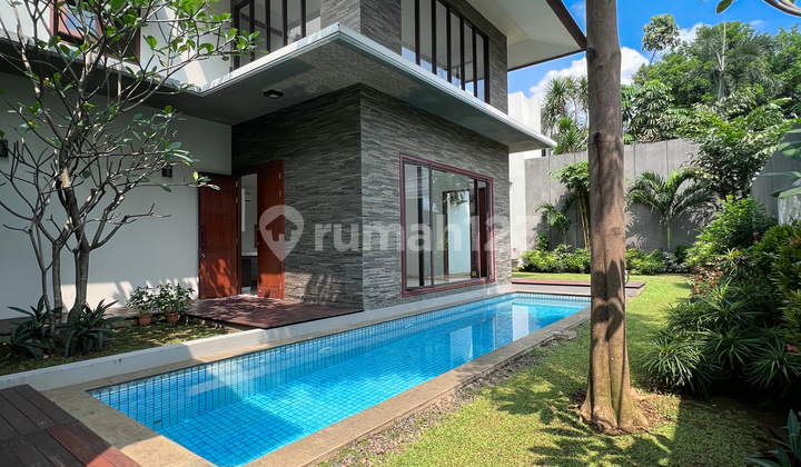 Rumah 2 lantai di Kemang, Jakarta Selatan