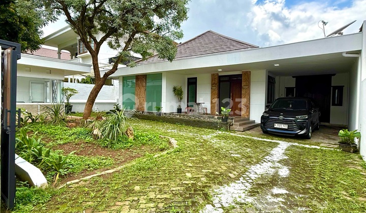 Rumah Dijual di Menteng 1.5 Lantai Siap Huni Hadap Utara 30An