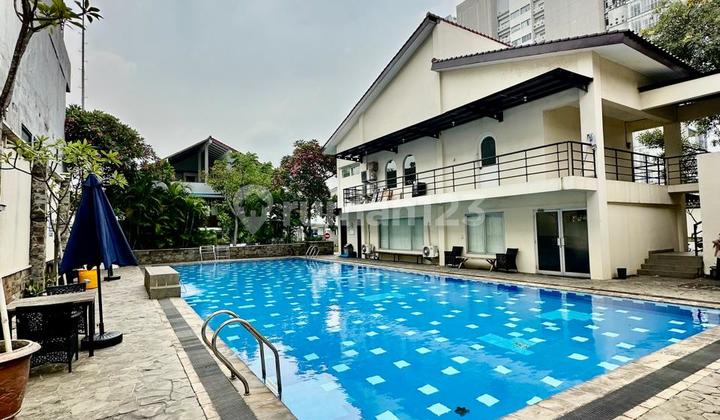 Rumah 3 lantai di Kemang, Jakarta Selatan