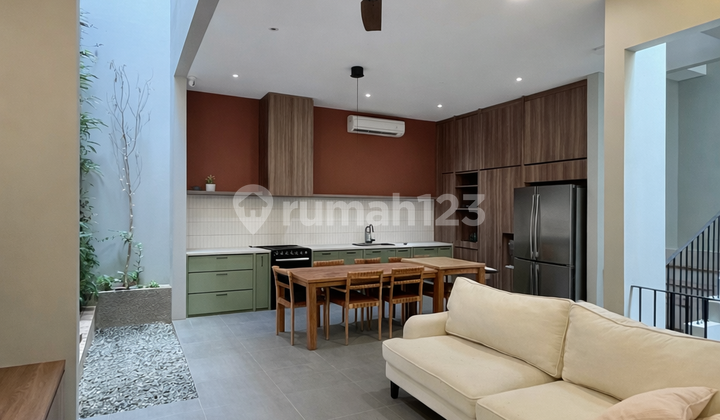 Modern Industrial House, Good, with Pool and Rooftop 2