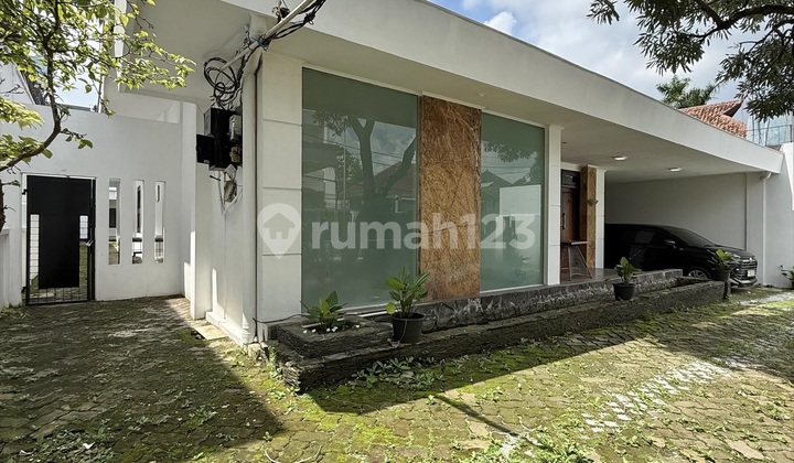 Rumah Dijual di Menteng 1.5 Lantai Siap Huni Hadap Utara 30An 2