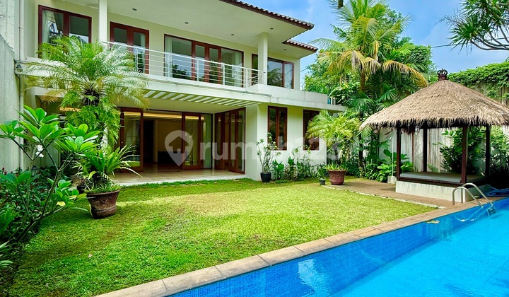 Dijual Rumah Tropical Siap Huni di Kemang Ada Pool Taman Luas