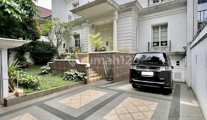 Rumah Classic di Brawijaya Kebayoran Baru 2