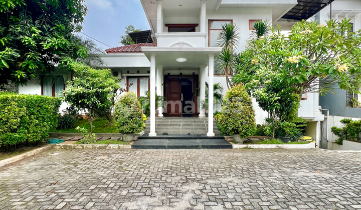 Rumah 3 lantai di Pejaten, Jakarta Selatan Rumah 3 lantai di Pejaten, Jakarta Selatan