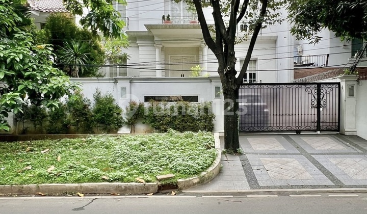 Rumah Classic di Brawijaya Kebayoran Baru Rumah Classic di Brawijaya Kebayoran Baru