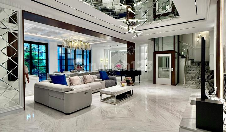 New Classic House in Kebayoran Baru 5 Bedrooms with Elevator