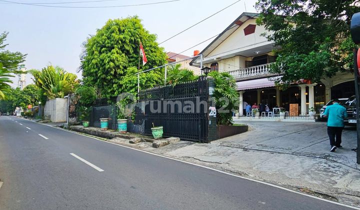 For sale: Land-based house suitable for business and residence in Kemang.