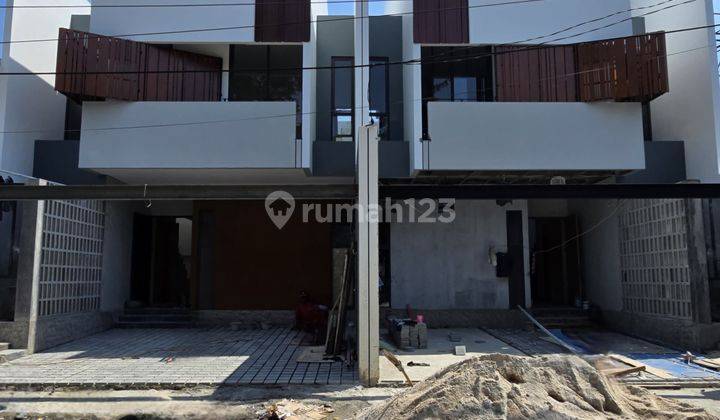 Jual rumah modern tropis di komplek pondok bambu Jakarta Timur  1