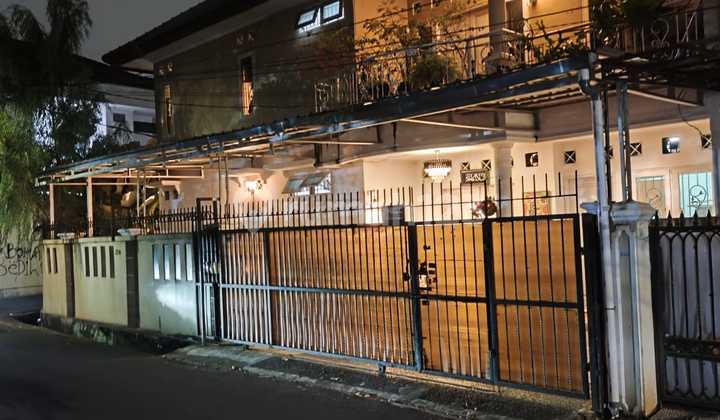 For Sale Strategic House in Kembangan Kebon Jeruk West Jakarta 2