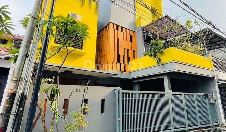 Jual Rumah Strategis Jalan Lebar Di Area Tebet Ase 2