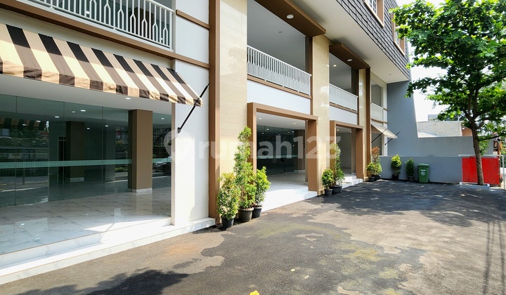 Affordable Building for Business Showroom Clinic Bank Near Cawang East Jakarta 2