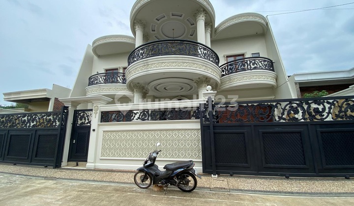 Jual Rumah Mewah Furnis di Komplek Dekat Grand Depok Ccity