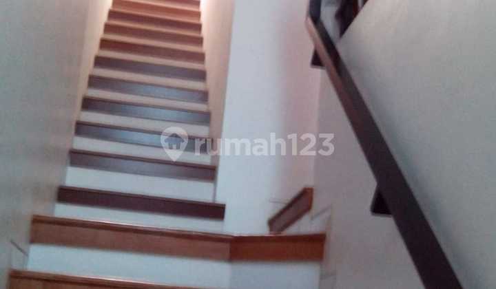 Lovely Home. Move-in Ready. 2