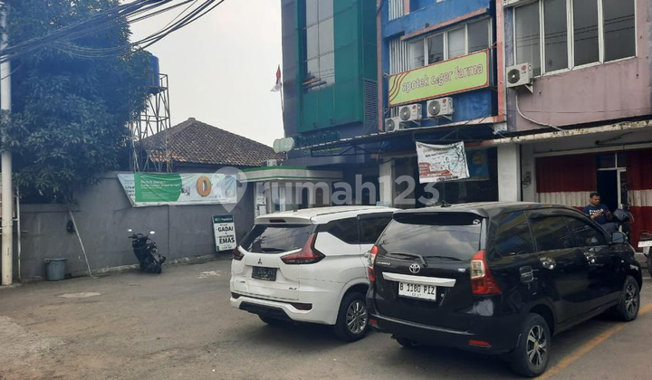 Dijual Ruko Strategis di Bintaro Raya 3 Lantai