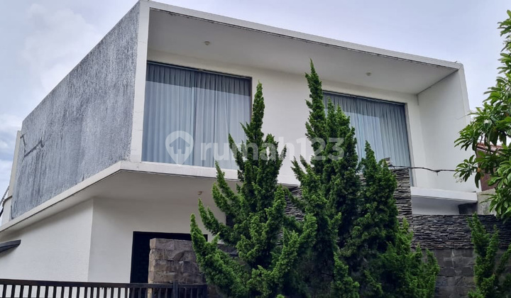 Dijual Rumah Bagus di Bintaro Sektor 5 ada kolam renang