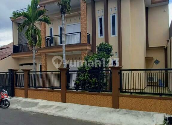 Rumah 3 lantai di Joglo Jakbar SHM Bagus 1