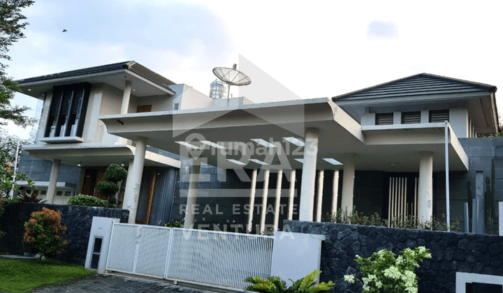 Rumah Mewah Semi Furnished Di Perum Araya, Ada Kolam Renang 2