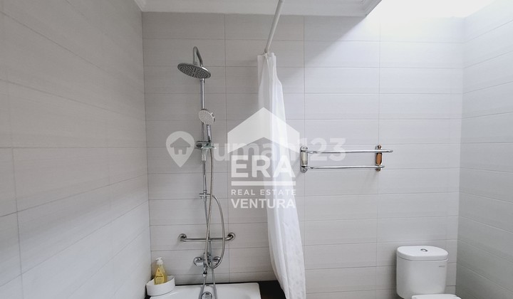 Warehouse For Sale Spacious And House Can Be Used For Office In Janti Sukun Warehouse For Sale Spacious And House Can Be Used For Office In Janti Sukun