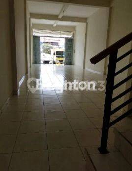 3-storey shophouse in West Tumar 2